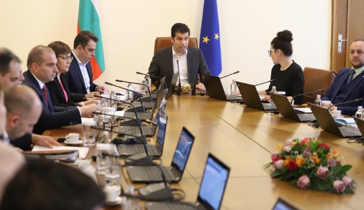 Министрите от Има такъв народ напуснаха заседанието на Министерския съвет заради