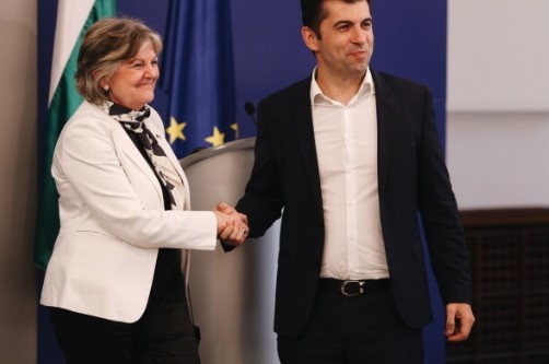 Премиерът Кирил Петков и европейският комисар по въпросите на сближаването