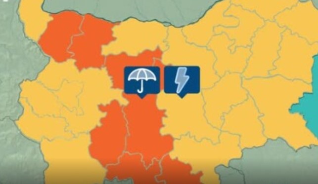 Дъждовете и гръмотевичните бури ще продължат и през уикенда Отново
