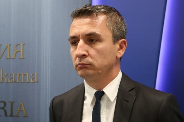 Министърът на енергетиката Александър Николов депозира тази сутрин своята оставка