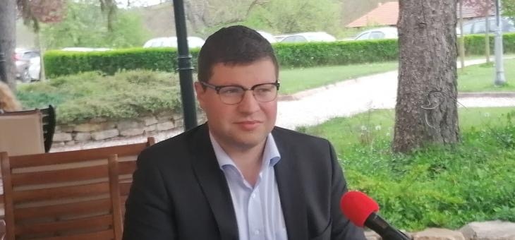 Вървим в посока на това да осигурим пълно мнозинство Това заяви в