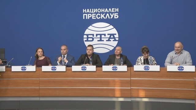 Случва се нещо безпрецедентно подложени сме на изключителен натиск от