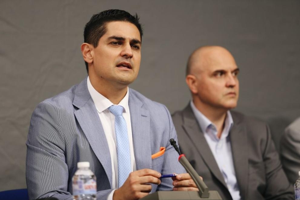 Министърът на спорта в оставка Радостин Василев и петима депутати