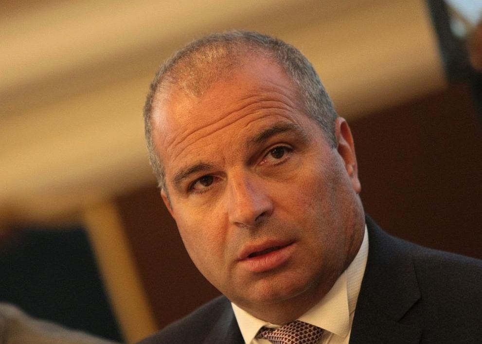 Бих искал да се обърна към Вас във връзка със