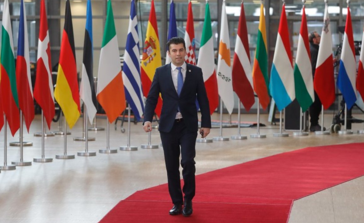 Премиерът Кирил Петков отлага посещението си в Азербайджан за да