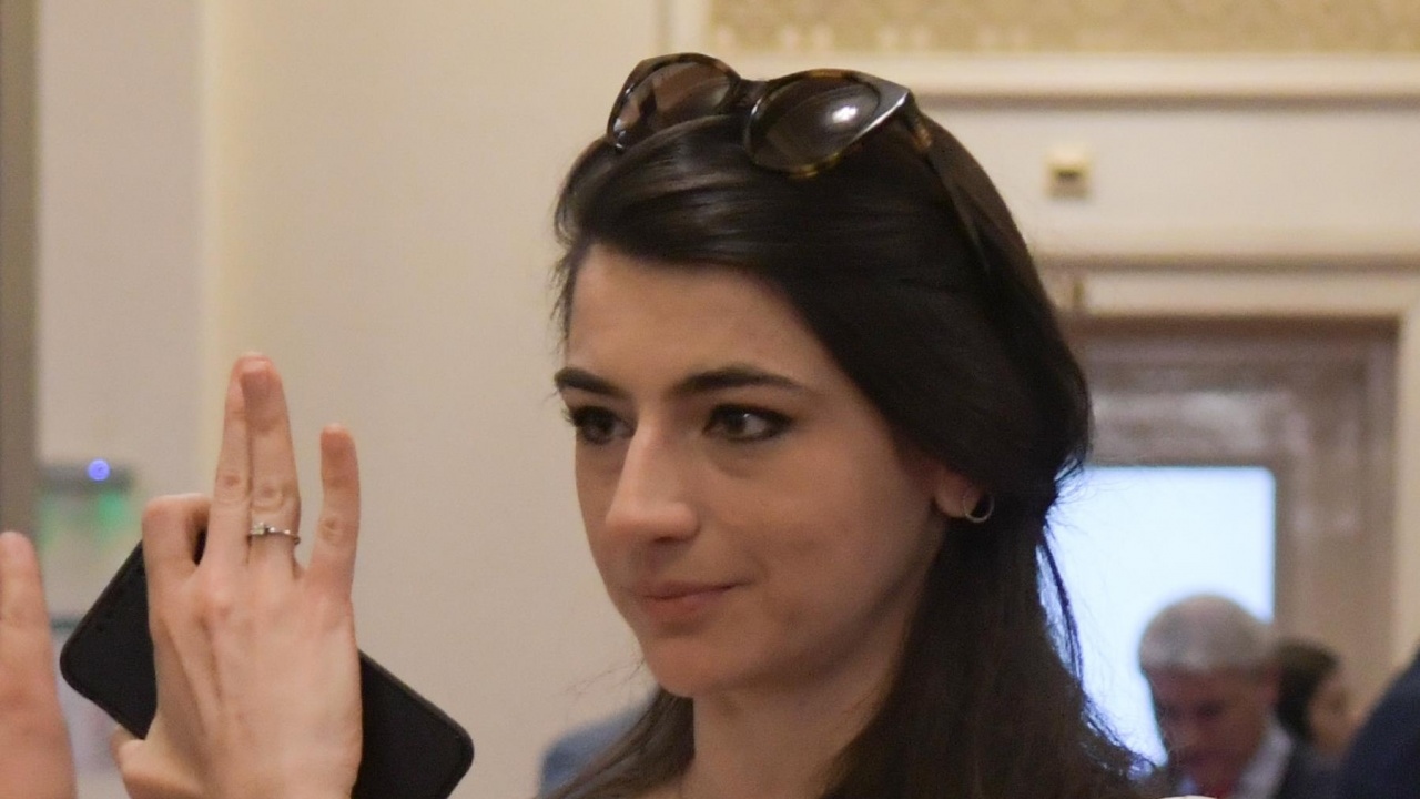 Началникът на политическия кабинет на премиера Кирил Петков Лена