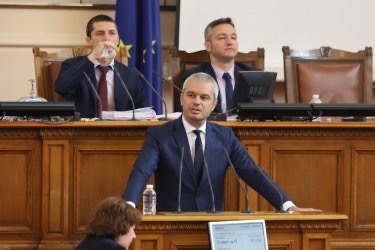 От парламентарната трибуна лидерът на проруската партия "Възраждане“ Костадин Костадинов