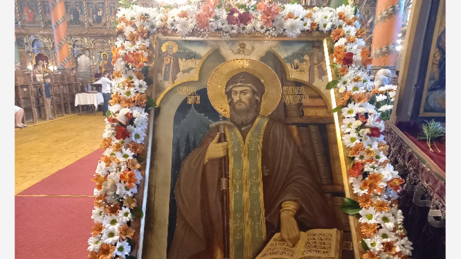 Точно в 9 00 президентът Румен Радев пристигна в Банско Той