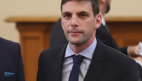 Отстраненият предсрочно председател на Народното събрание Никола Минчев отново ще