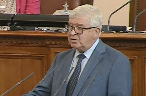 Кабинетът заслужава да получи вот на недоверие за цялостната си