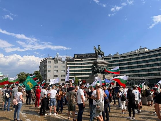 Съвсем рехав протест на около 300 симпатизанти на партия Възраждане