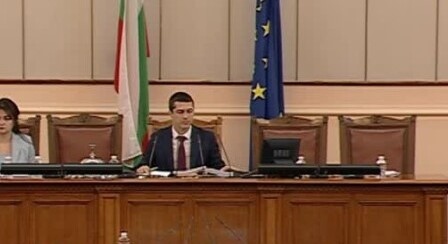 Народното събрание събра кворум и след два дни провалени заседание