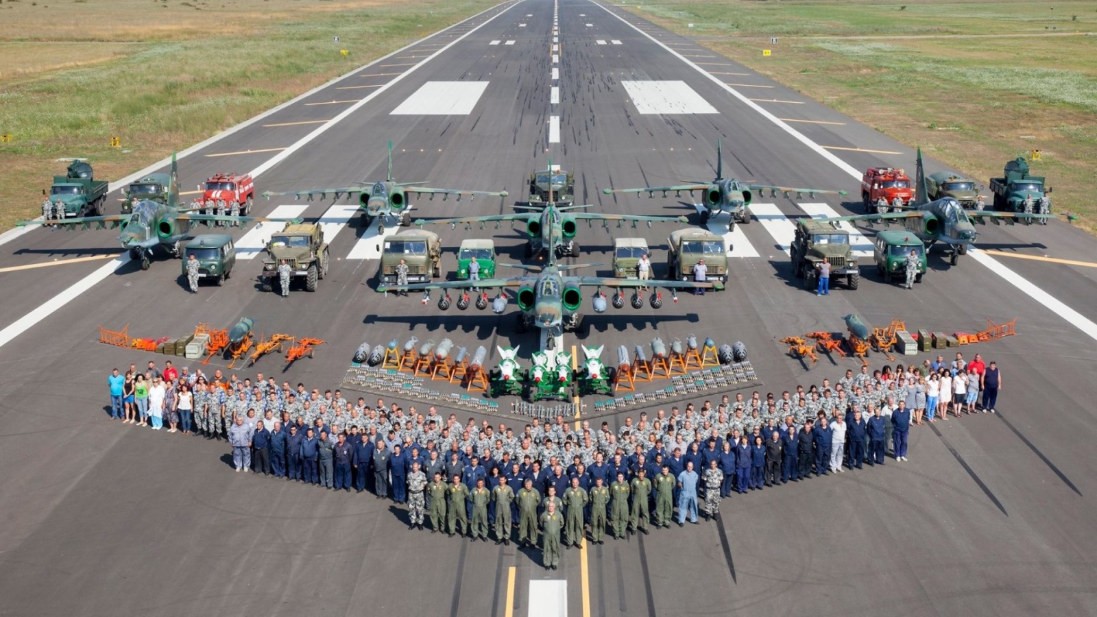 4 часова интензивна летателна програма са подготвили пилотите от Авиобаза Граф