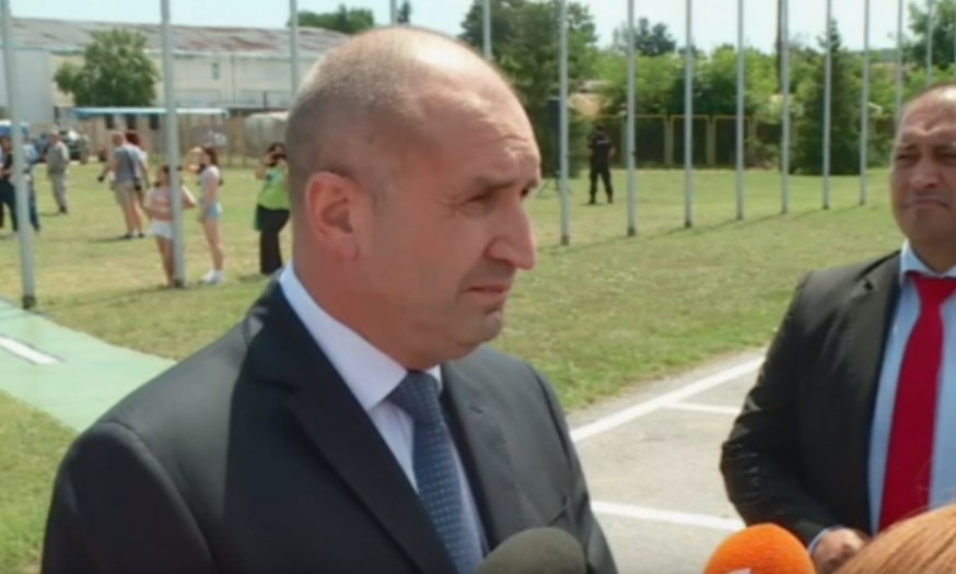 Президентът Румен Радев е на посещение в Граф Игнатиево където
