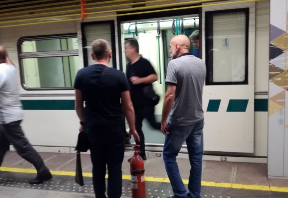 Инцидент в столичното метро този следобед Пожар в мотриса е