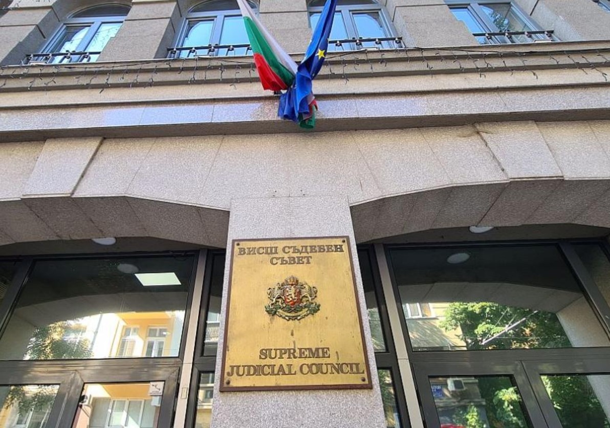 След два дни гласуване съдиите избраха шестимата свои представители за