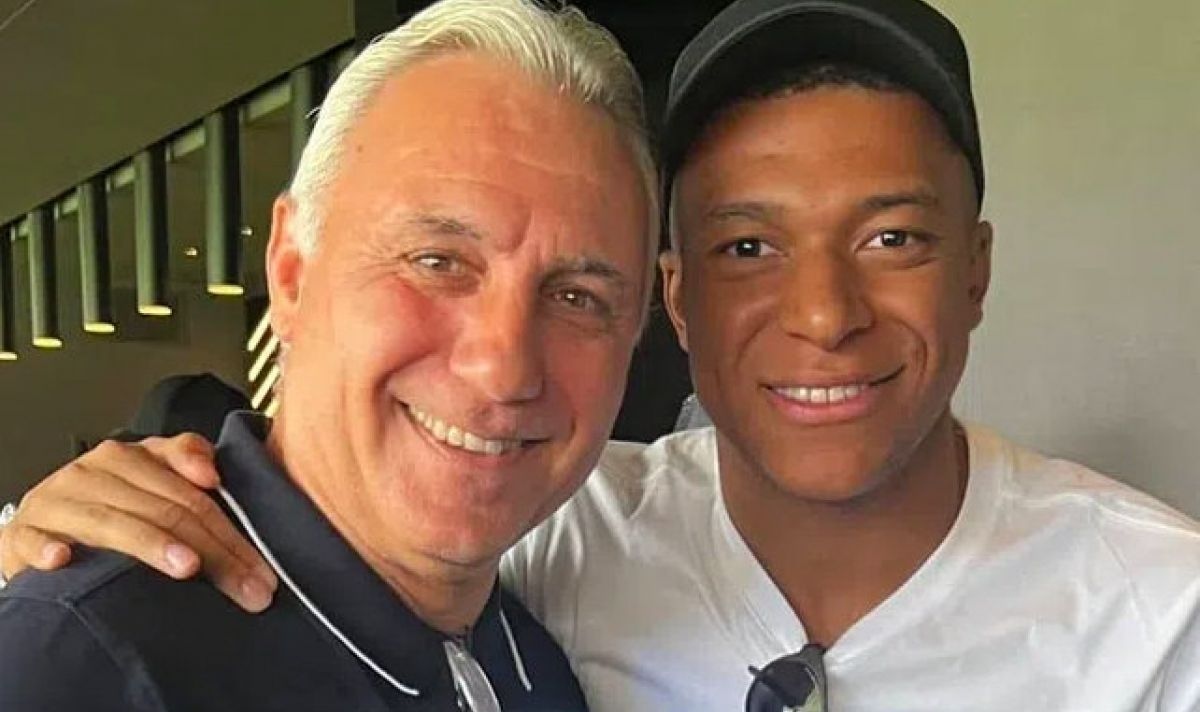 Легендата на българския футбол Христо Стоичков се засече с актуалната