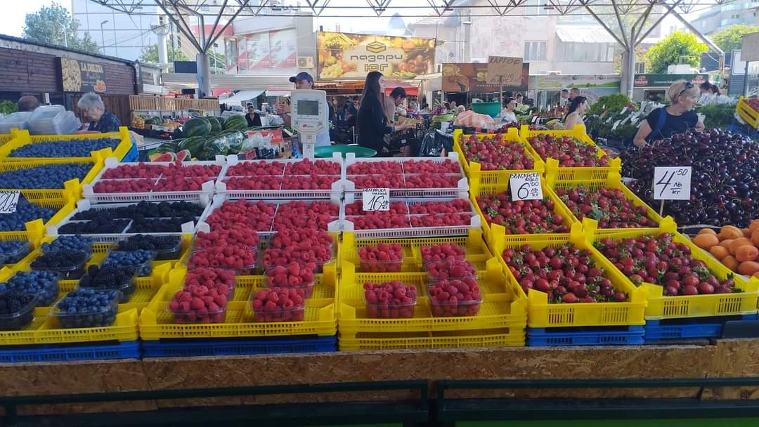 На пазар Красно село се провежда Седмица на черешата която