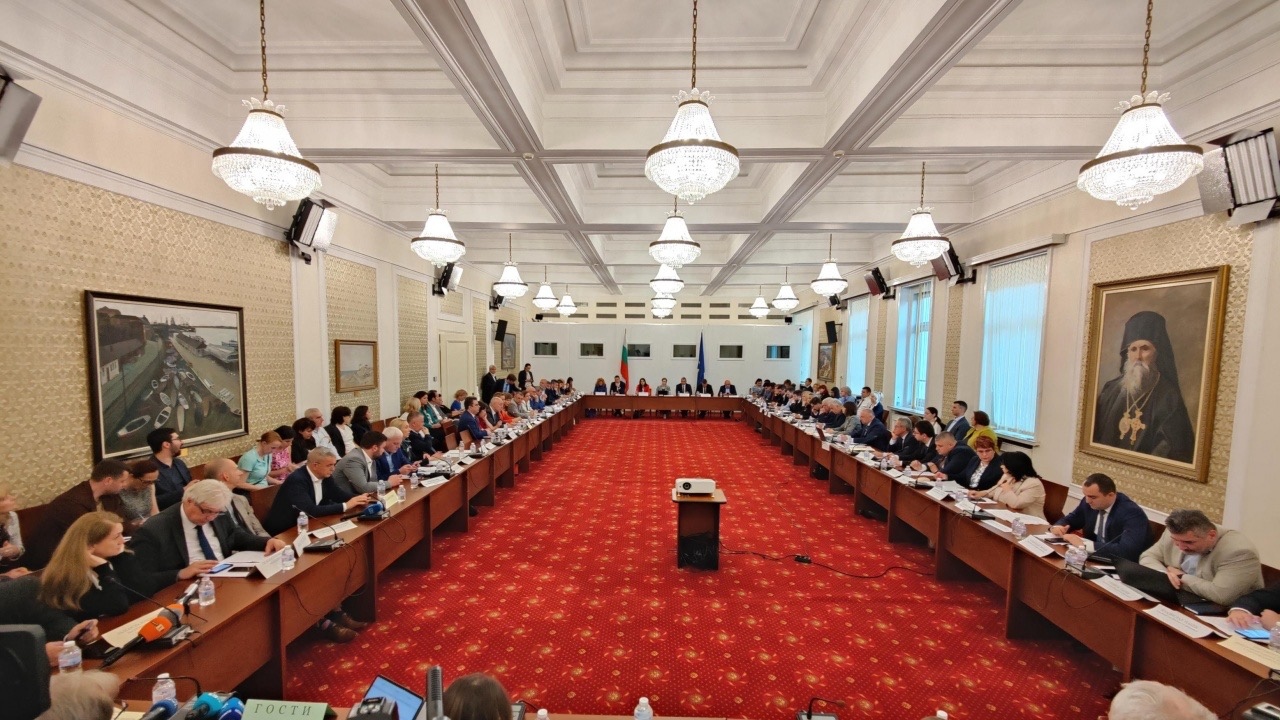 760 млн повече приходи в бюджета изненадващо приеха депутатите в