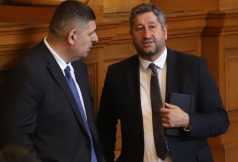 Председателят на парламентарната група на Демократична България Христо Иванов посочи