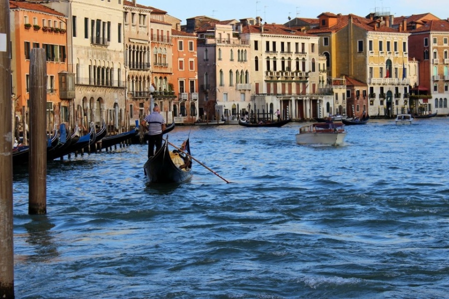 От 1 януари 2023 г. Венеция ще събира 10 евро от всеки турист