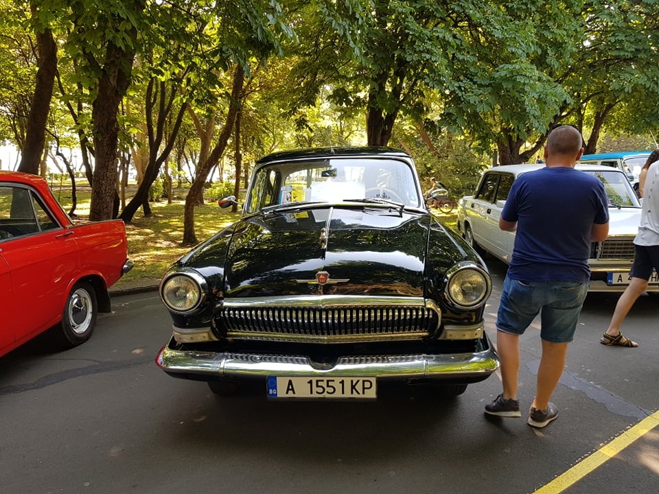 Ретро парад на автомобили се провежда в Бургас Любителите на