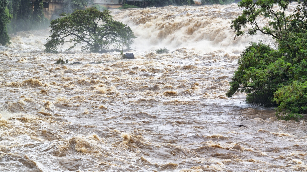 На хиляди жители на югозападните квартали на Сидни бе разпоредено