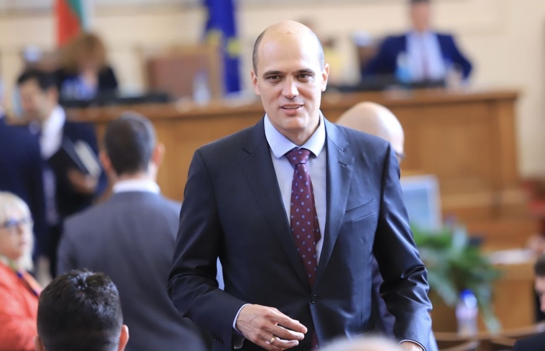 Кирил Петков и Асен Василев действат по един непарламентарен начин