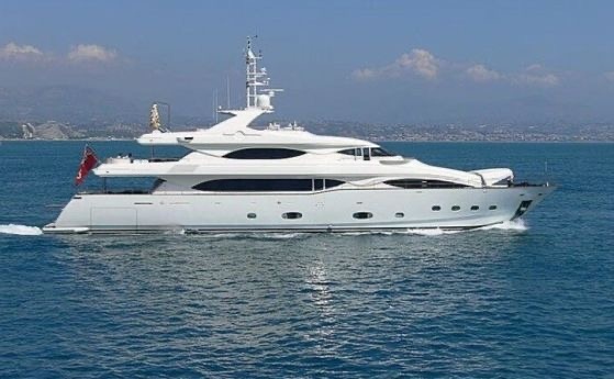 Почетният председател на ДПС Ахмед Доган продава луксозната си 39 метрова