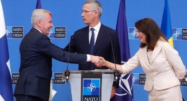 Посланиците на страните от НАТО подписаха днес протоколите за присъединяването