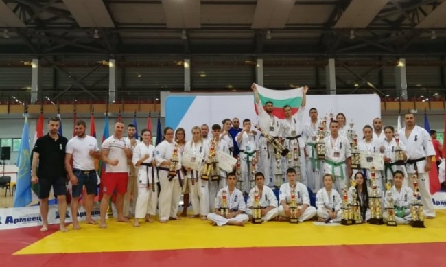 Силно представяне и много медали за български каратеки от Световната