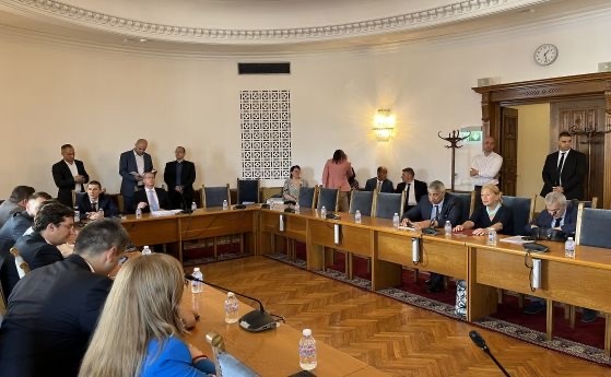 ГЕРБ СДС ДПС ИТН и Възраждане провалиха кворума на днешното заседание