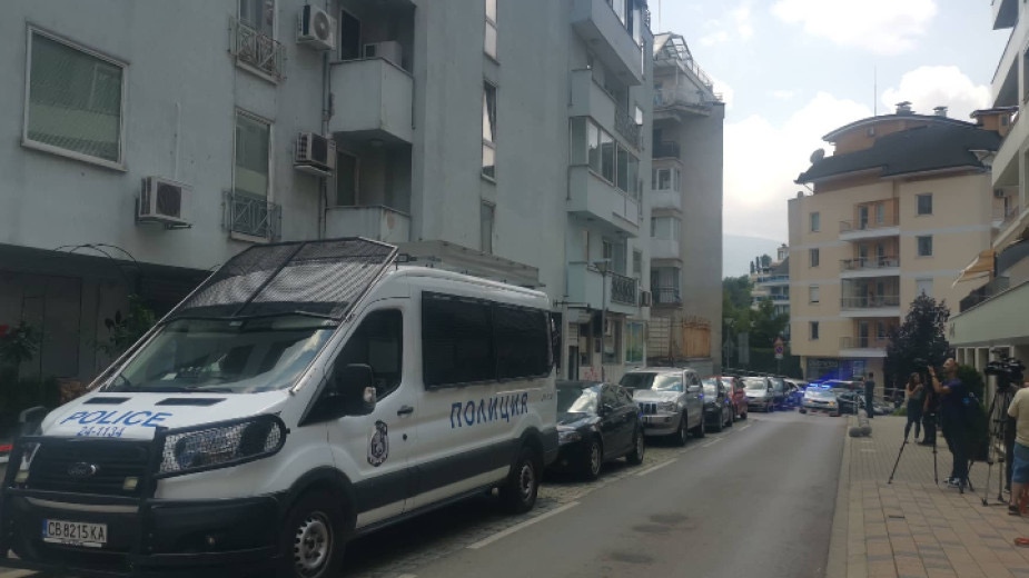 Таксиметрови шофьори блокираха за кратко кръстовището на бул Черни връх