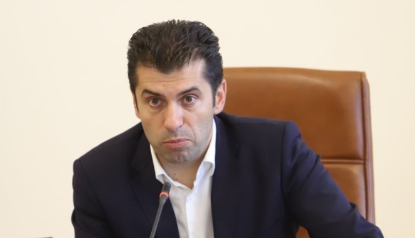 Премиерът в оставка Кирил Петков коментира в социалните мрежи зверската