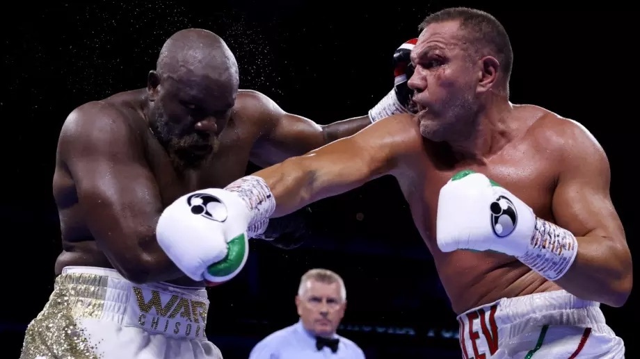 Дерек Чисора победи Кубрат Пулев в двубой в тежка категория