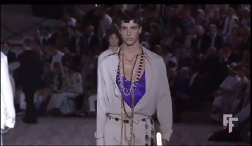 Българският топ модел на агенция Ивет Фешън Людмил Димитров дефилира на