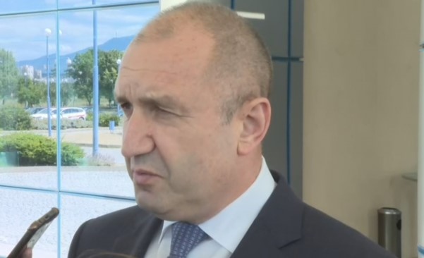 Предстои да връча мандат на втората по численост парламентарна група