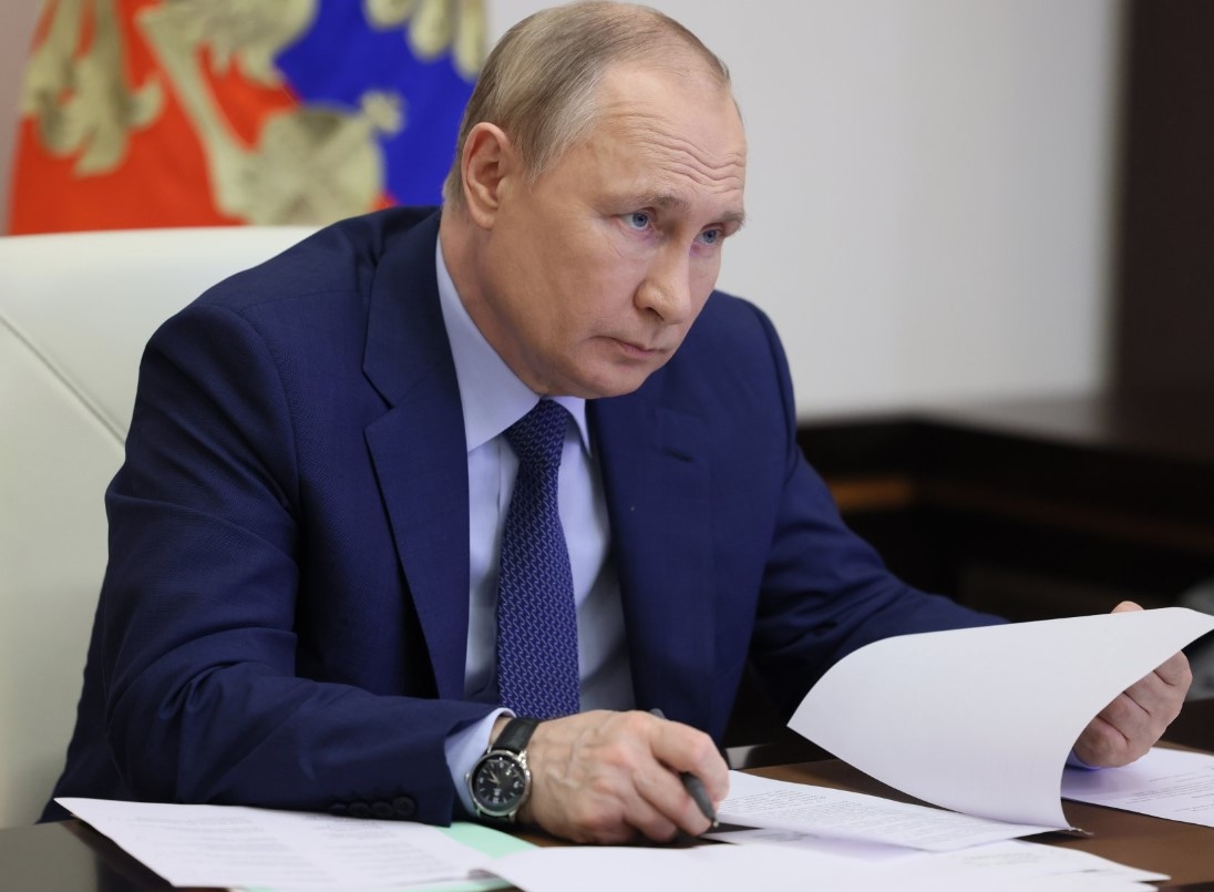 Президентът на Русия Владимир Путин подписа федерален закон който приравнява