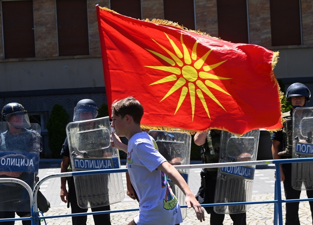 Македонският парламент прекрати дебатите за френското предложение за започване на