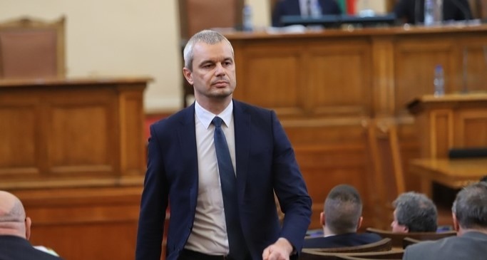 Бившият депутат от Възраждане Елена Гунчева отново уличи Костадин Костадинов