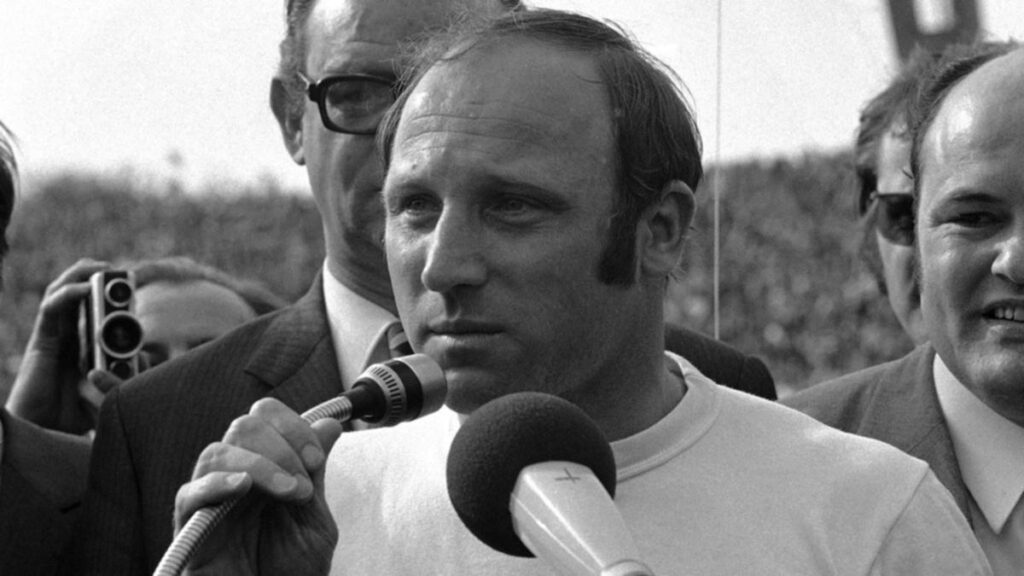 Легендата на германския и световния футбол Уве Зеелер почина