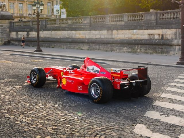 Много специален болид на Ferrari ще бъде предложен на аукцион