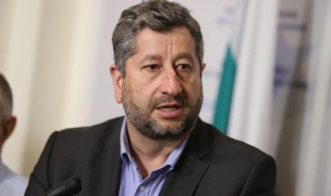 Проблемите пред България са много по сериозни от всякакви средношколски емоции