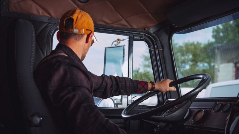 Увеличават се желаещите да работят като професионални шофьори и по специално