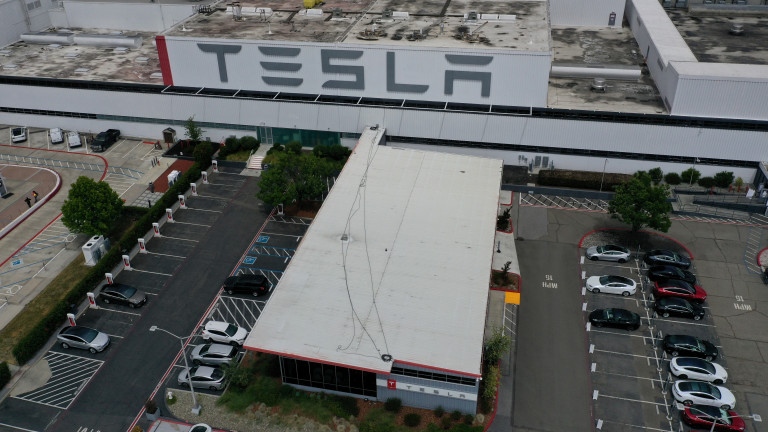 През шестте месеца приключващи на 30 юни 2022 г Tesla