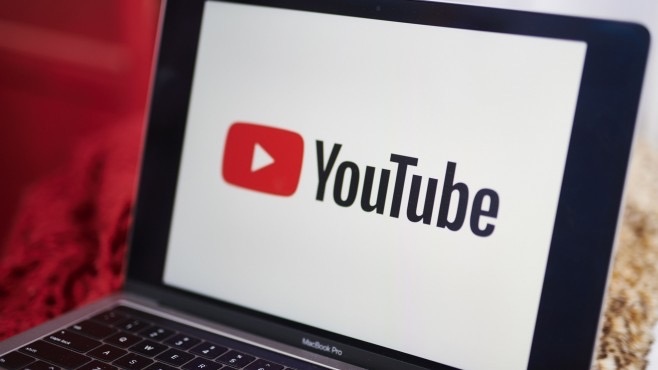 Компанията YouTube заяви че започва премахване на видеоклиповете които разпространяват