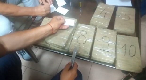 10 7 кг кокаин укрит в камион с храна за кучета