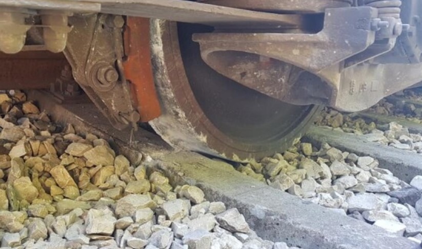 Товарен влак дерайлира край гара Ботунец Той се е движил от