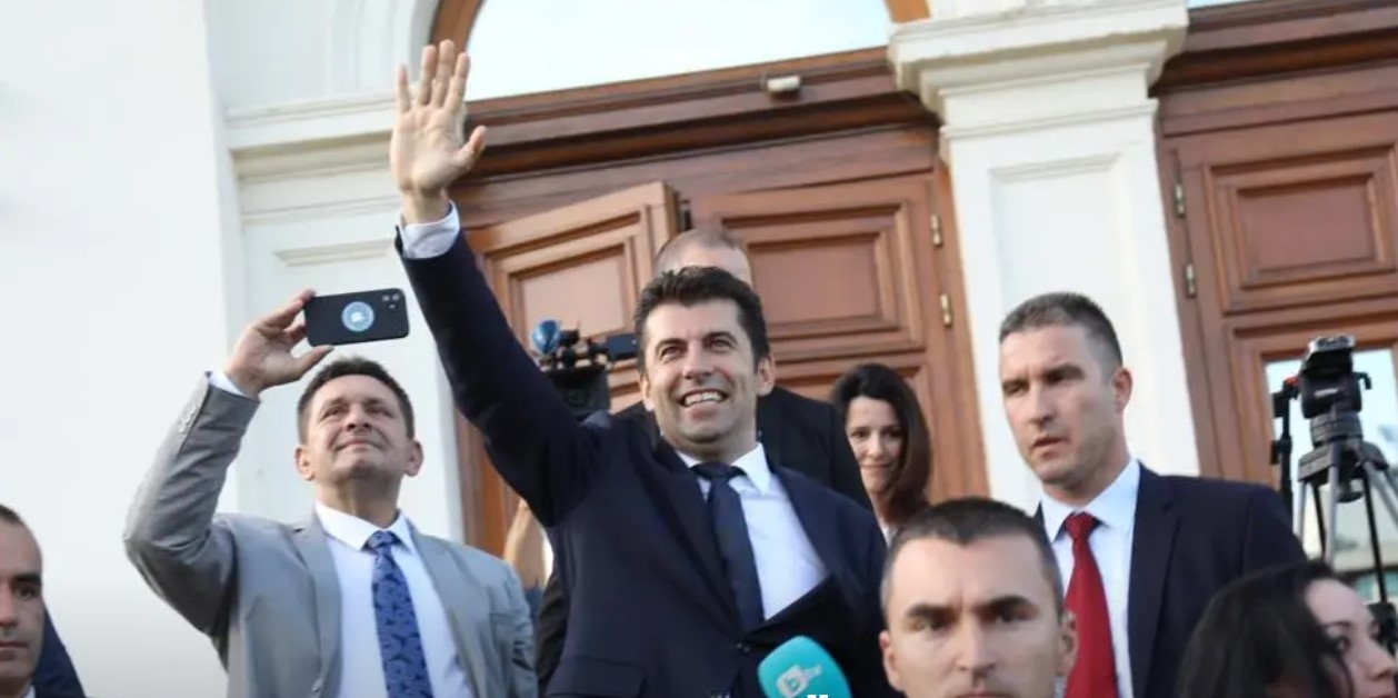 Може би не е минал и месец откакто членове на