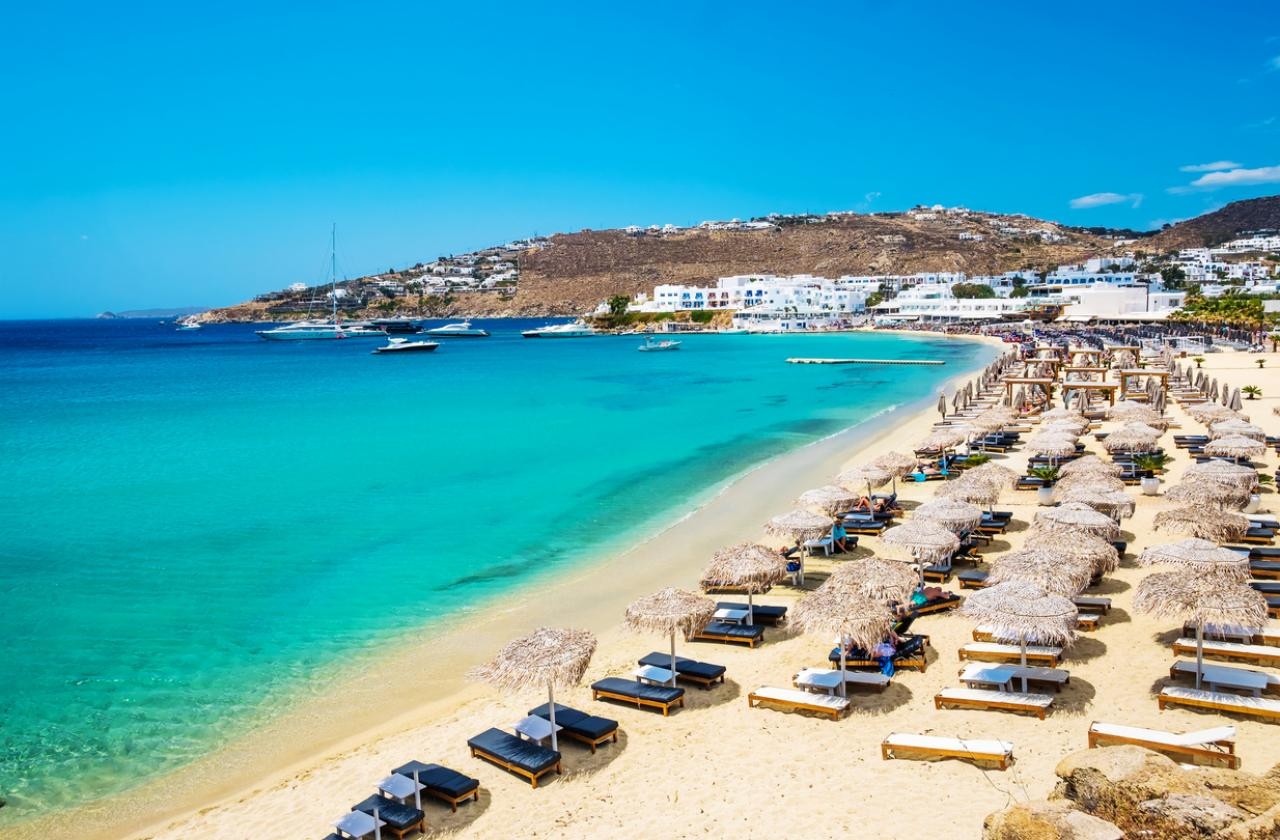 Гърция забрани влизане в морето на 12 плажа в област
